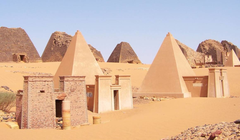 Pyramides de Mro